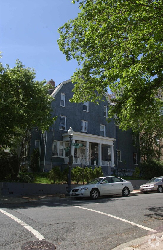Primary Photo - 1800 Newton St NW