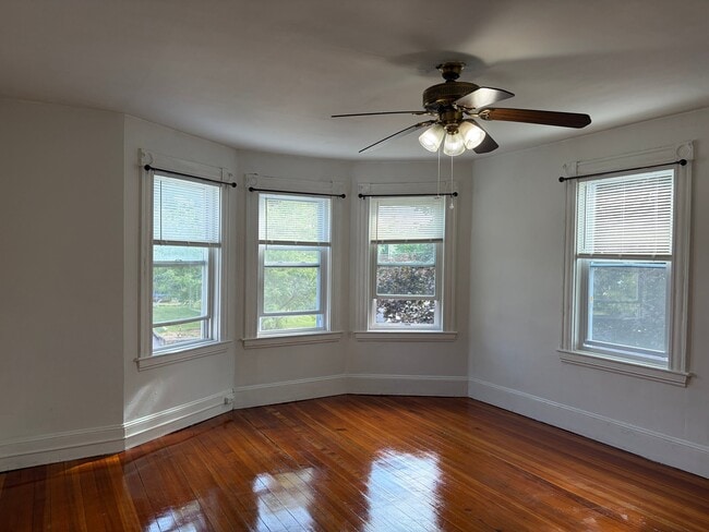 Foto del edificio - 32 Heaton Ave