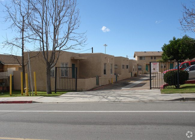 Building Photo - Las Lomas Apartments