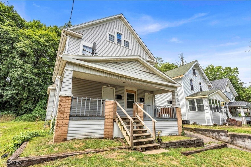 1174 La Croix Ave Akron, OH 44307 – photo 2
