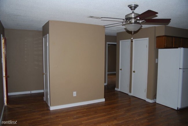 Building Photo - 2 br, 1 bath Duplex - 15724 Cook Rd Apt A