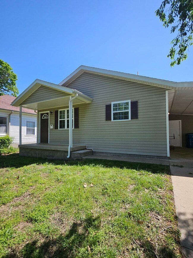 Foto del edificio - 3 Bedroom, 1 Bath House in Cute Neighborhood!