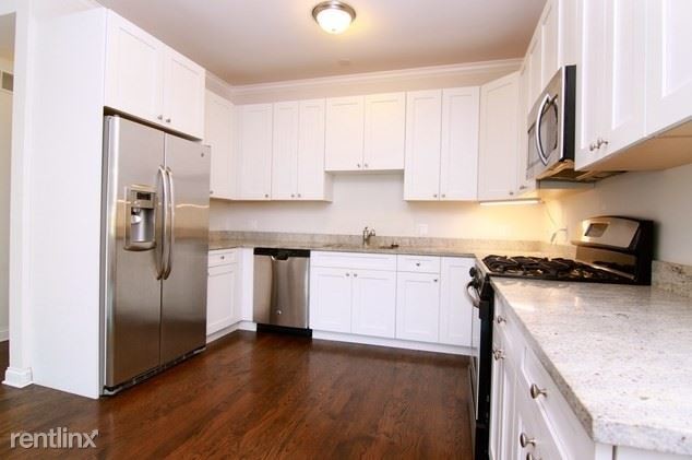 Building Photo - 913 Forest Ave