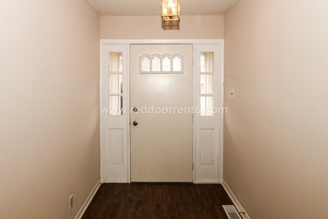 Building Photo - 8733 Deer Run Dr