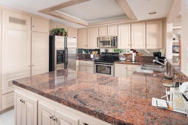 Building Photo - 60 Montego Ct
