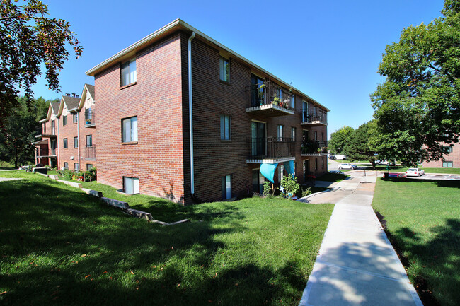 Foto del edificio - Edgewater Court Apartments