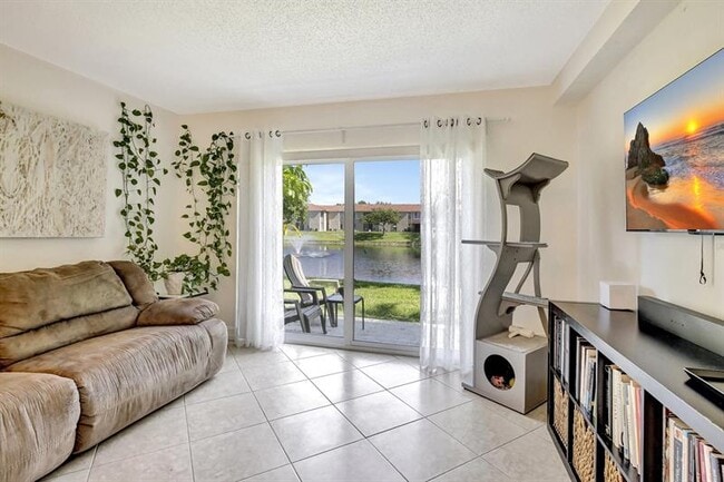 Foto del edificio - 9949 Twin Lakes Dr
