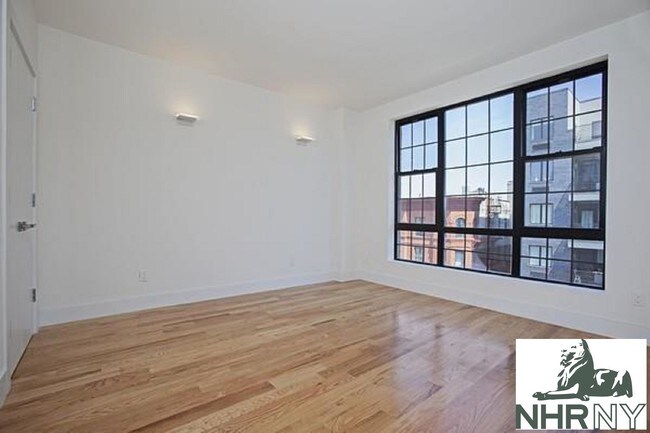 Foto del edificio - 672 Halsey Street