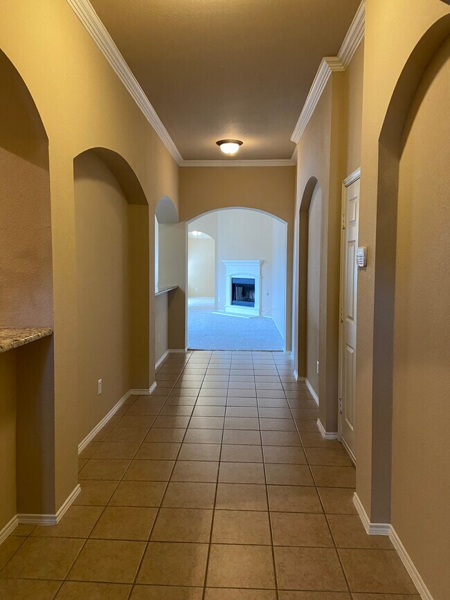 Entry Hallway - 8945 Riscky Trl
