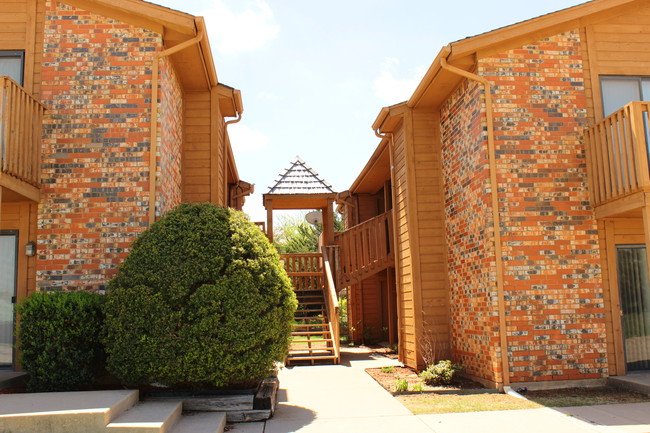 Building Photo - Crystal Pointe