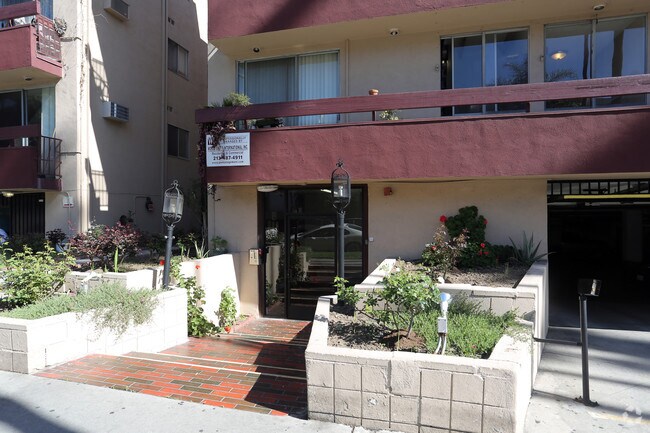 Foto del edificio - 314 S St Andrews Pl Apartments