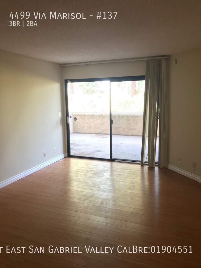 Building Photo - Large three bedroom condo in a quiet, conv...