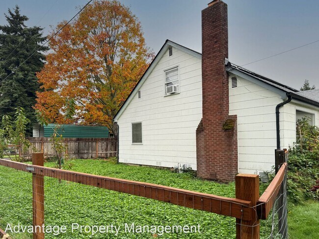 Building Photo - 4 br, 2.5 bath House - 1920 SE Debord Street