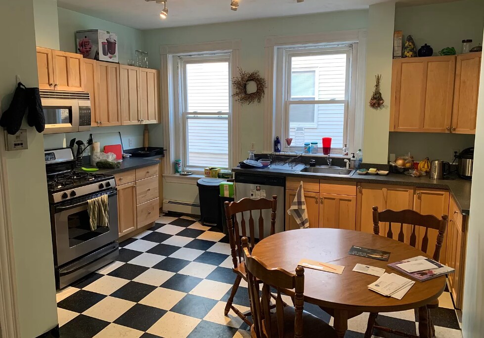 Primary Photo - 106 Central St