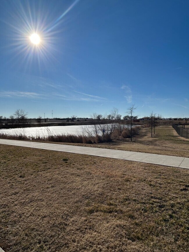 Foto del edificio - 1736 E Decarsky Ct