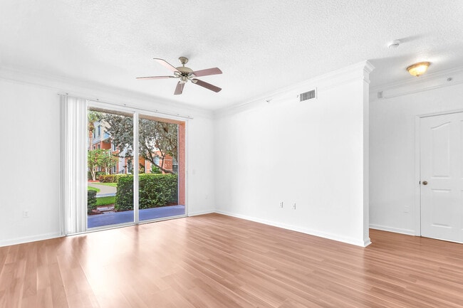 Building Photo - 3110 Myrtlewood Cir E