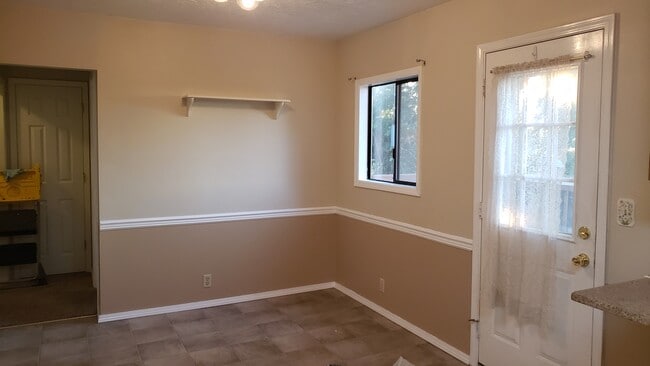 kitchen - 607 N 1st Ave