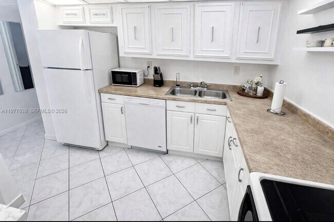 Foto del edificio - 2101 Atlantic Shores Blvd