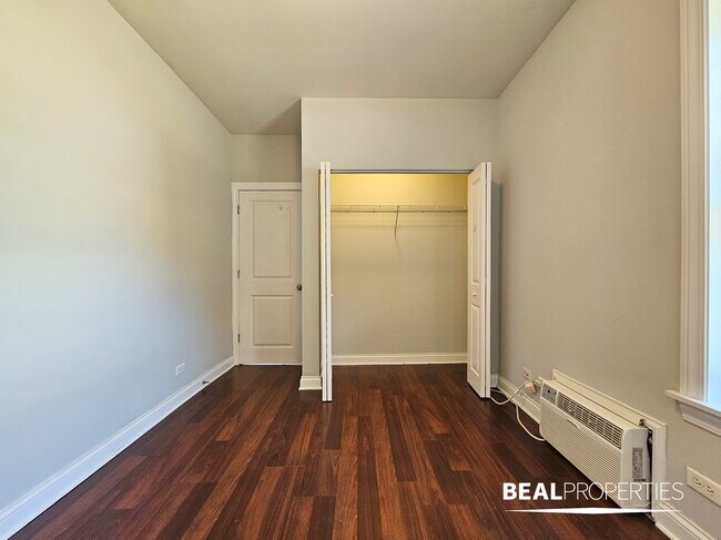 Foto del edificio - 744 W Addison St