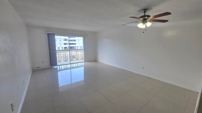 Foto del edificio - 15221 NE 6th Ave