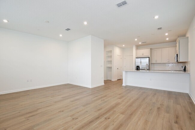 Building Photo - Brand New 4/2.5 Gorgeous Townhome with a 2...