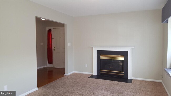 Building Photo - 3102 Saxony Dr