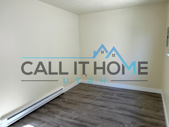 Dormitorio - 1496 W Parkway Ave