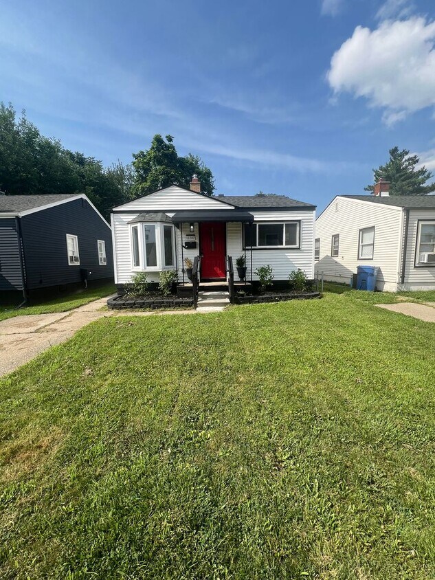 Foto principal - 11067 Paige Ave