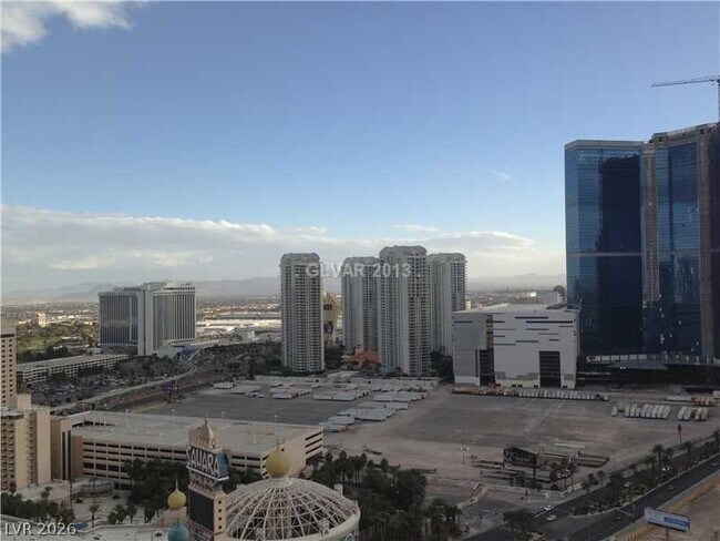 Foto del edificio - 200 W Sahara Ave