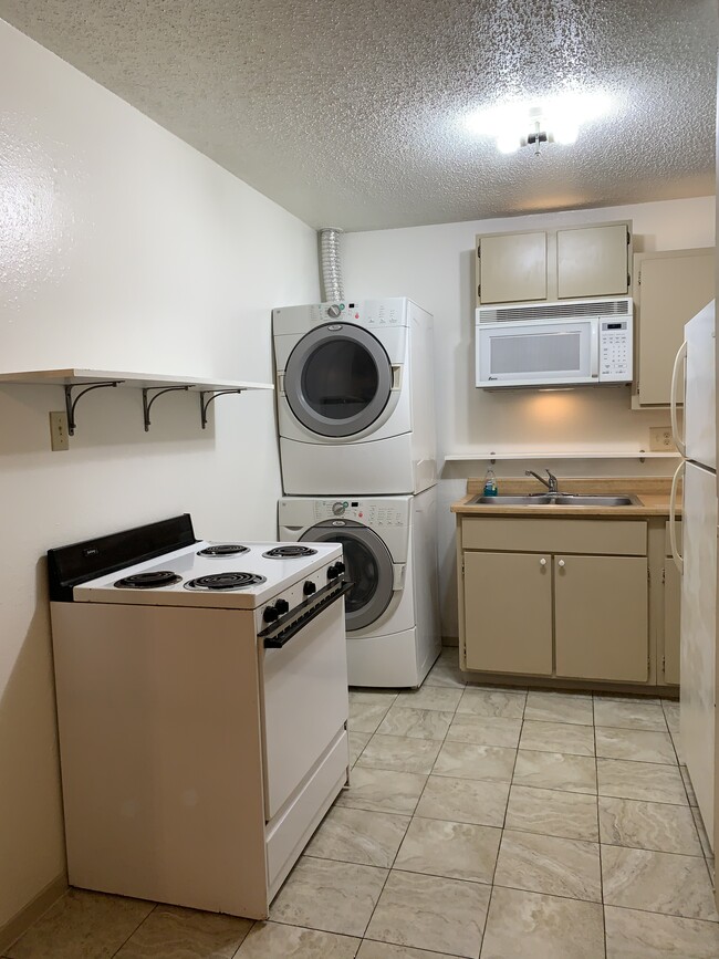 Kitchen area - 607 Barbe St