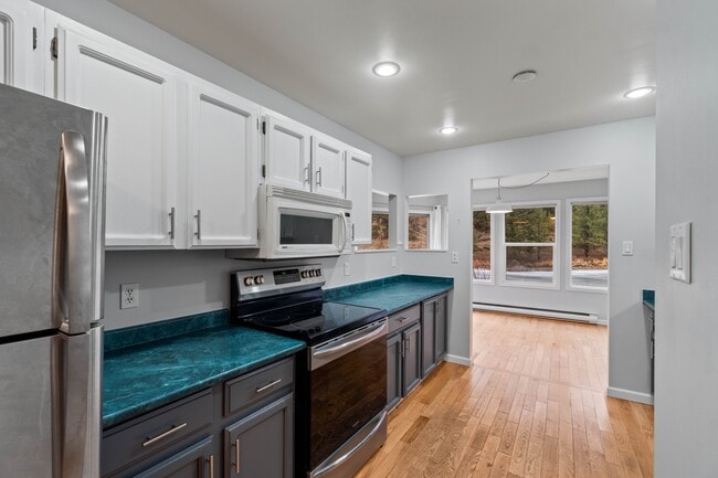 Building Photo - 1801 Paul Lake Rd