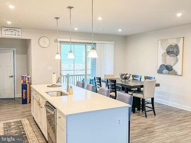 Building Photo - 3470 Sunset Ridge Dr