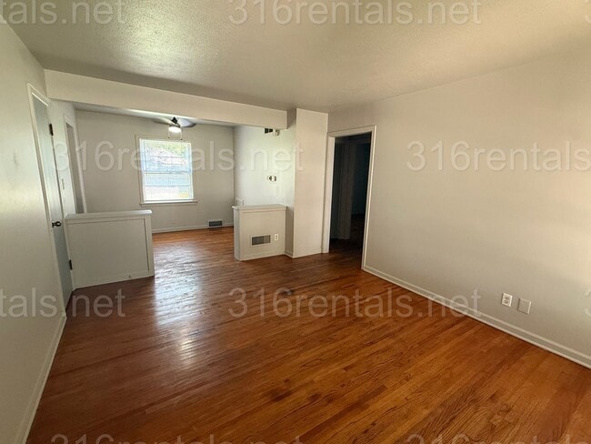 Foto del edificio - $999 - 2 bedroom / 1 bathroom - Single Fam...