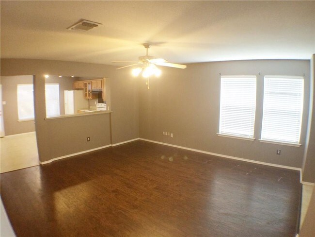 Foto del edificio - 2301 Kingsway Dr