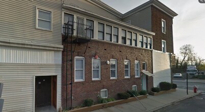 Building Photo - 903 Main St