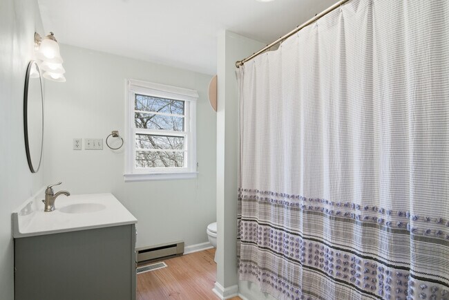 Foto del edificio - 1005 Redbud Rd