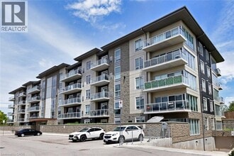 Building Photo - 16 Markle Cres