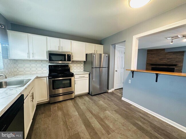 Foto del edificio - 406 Barrington Ct