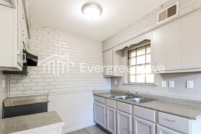 Foto del edificio - 5320 Plover Dr