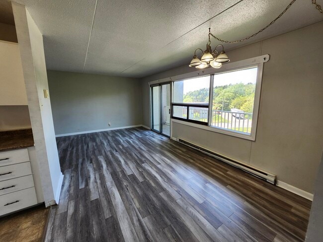 Building Photo - 411 Ellerdale St