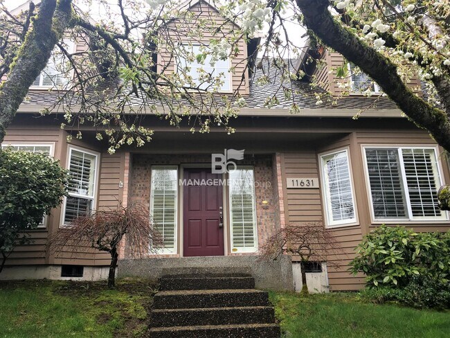 Foto del edificio - Updated Traditional Home Walking Distance ...