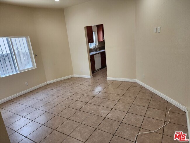 Foto del edificio - 750 E 40th Pl