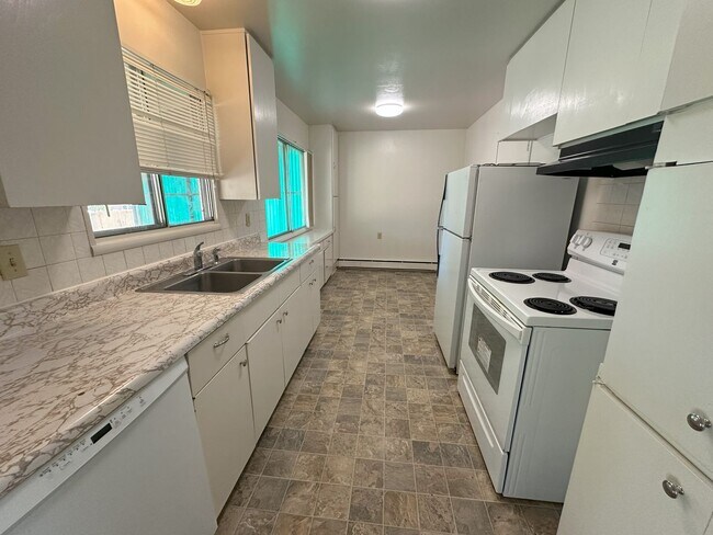Building Photo - 3 Bedroom 1 Bath House