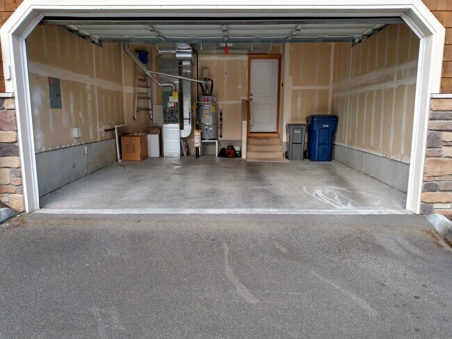 Two car garage - 20407 25th Pl W