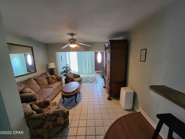 Foto del edificio - 5818 Hilltop Ave