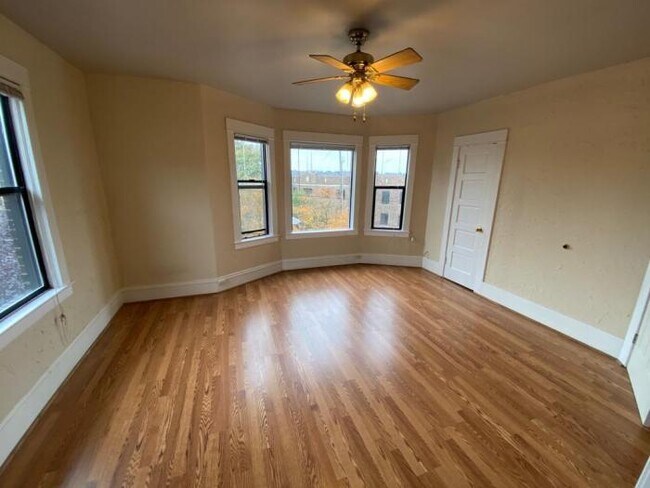 Building Photo - 1 bedroom in Seattle WA 98102