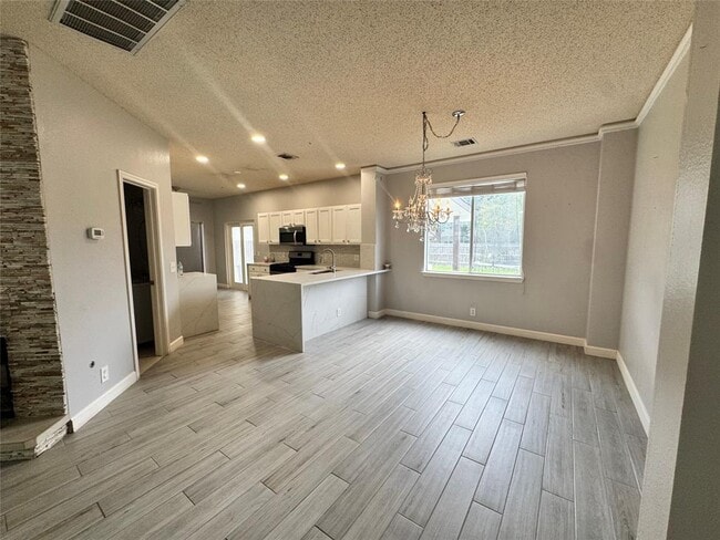 Foto del edificio - 1616 War Horse Ln