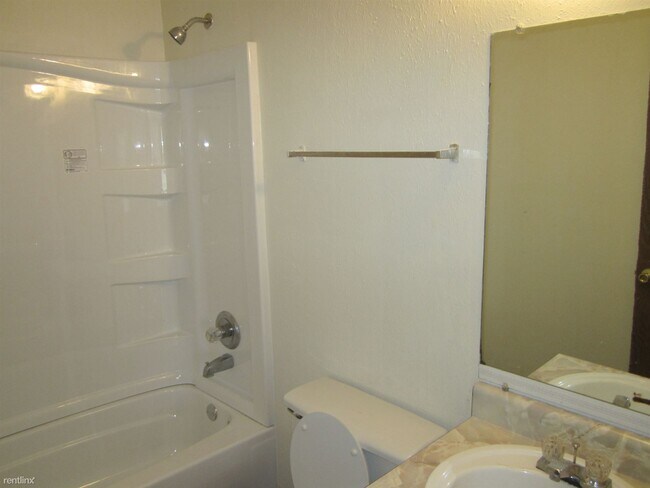 Building Photo - 2 br, 1 bath 4plex - 2403 Jaguar Ct C