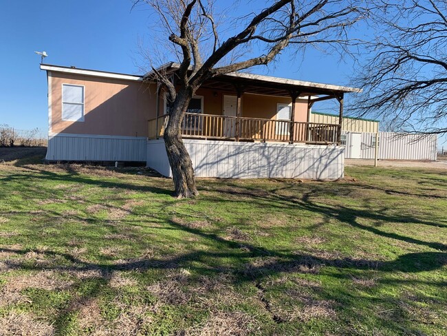 Building Photo - 3 Bedroom 2 Bath in AXTELL