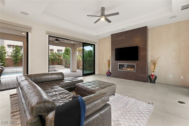 Foto del edificio - 74 Pristine Glen St